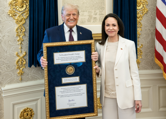 O presidente dos EUA, Donald Trump, e a líder da oposição venezuelana, María Corina Machado • X / @WhiteHouse