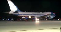 Air Force One retorna à base após apresentar problema mecânico