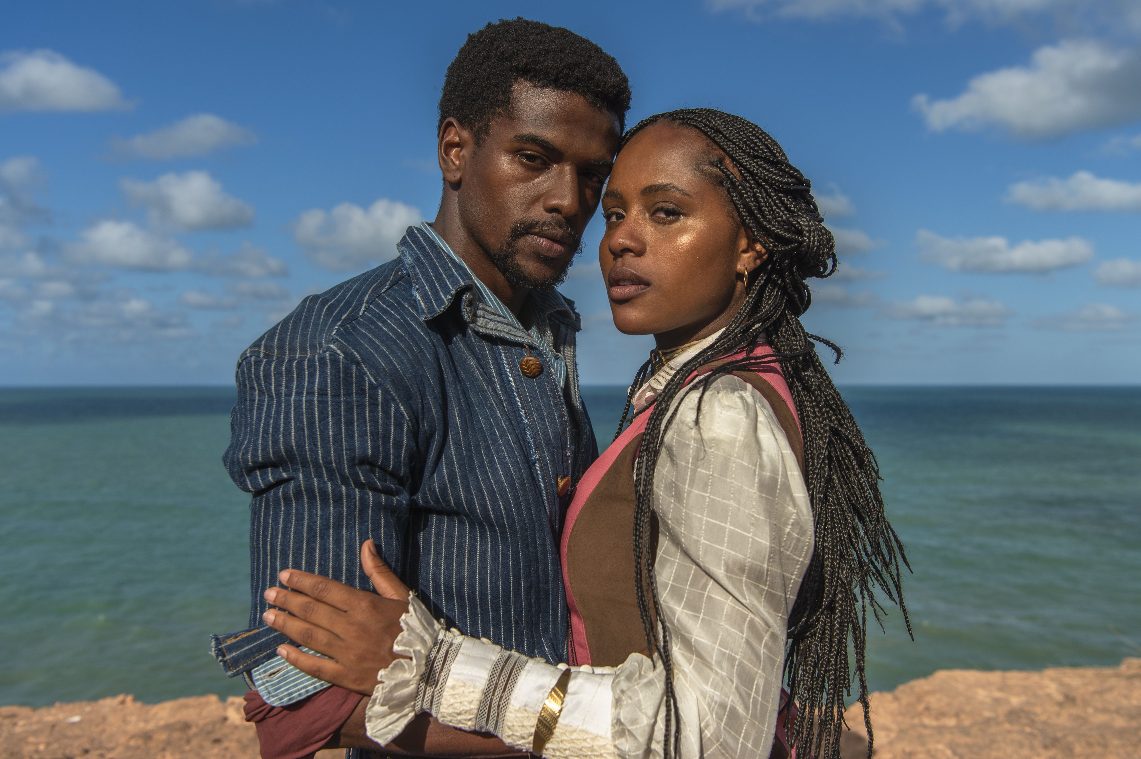 Tonho (Ronald Sotto) e Alika (Duda Santos) em "A Nobreza do Amor' • Globo/Estevam Avellar