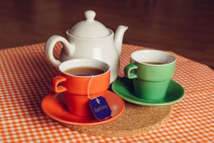 xícaras-de-chá-e-café-e-bule