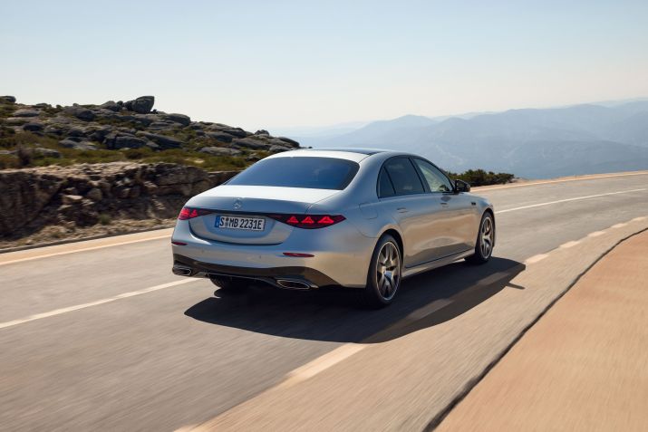 Mercedes-Benz Class S ganha visual renovado • Divulgação