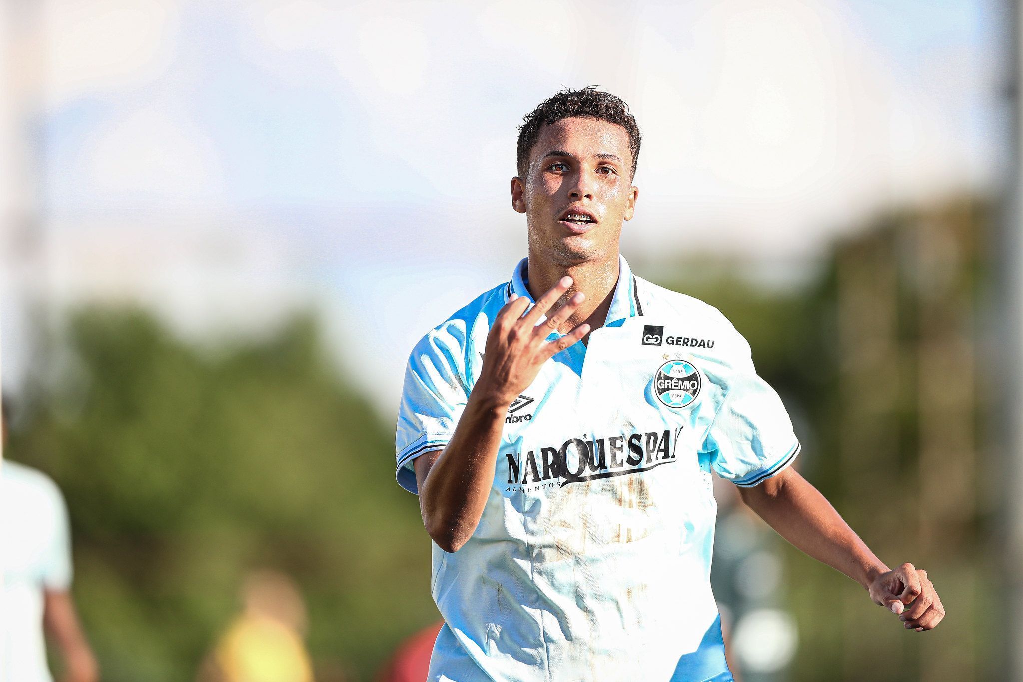 Fellipe Magalhães fez três gols na goleada do Grêmio sobre o Galvez, na segunda rodada da Copinha 2026