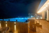 Laudo do IML aponta choque elétrico em morte de mãe e filho em piscina