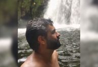 Polícia investiga caso de engenheiro encontrado morto dentro de carro