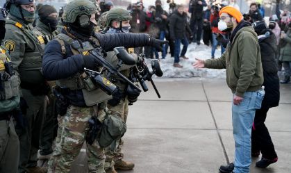 Agentes do ICE em Minneapolis vão usar câmeras corporais, diz governo Trump