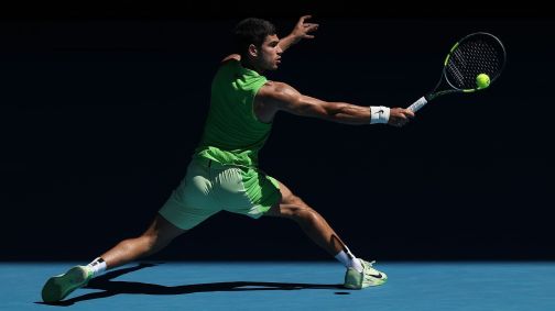 Alcaraz vence Hanfmann após primeiro set exaustivo em Melbourne