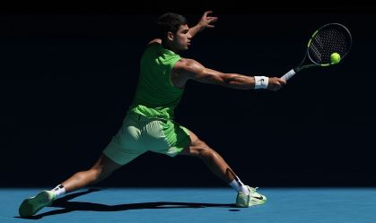 Alcaraz vence Hanfmann após primeiro set exaustivo em Melbourne