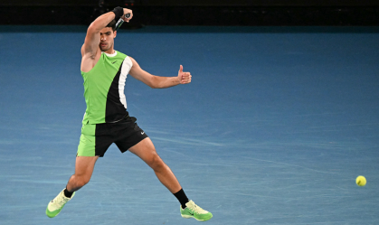 Número um do mundo, Alcaraz estreia com vitória sólida no Australian Open