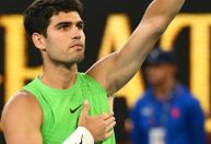 Alcaraz supera drama físico e vai à primeira final do Australian Open