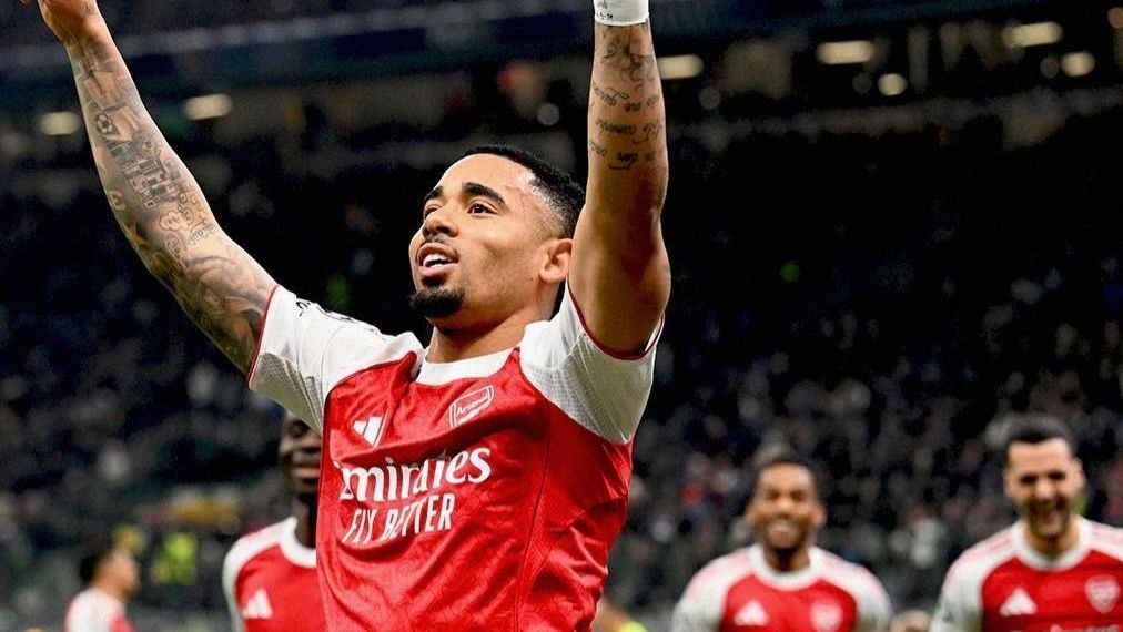 Gabriel Jesus comemora gol do Arsenal