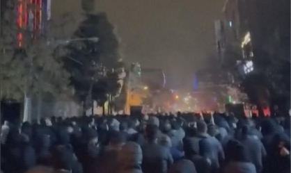 Ideal seria que Irã caísse pelo povo, não pelos EUA, diz especialista