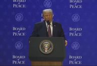 Trump diz que "mundo vai bem quando os EUA vão bem" em discurso em Davos