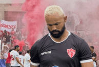 “Com assinatura”: time vende camisa de goleiro Bruno e gera reações