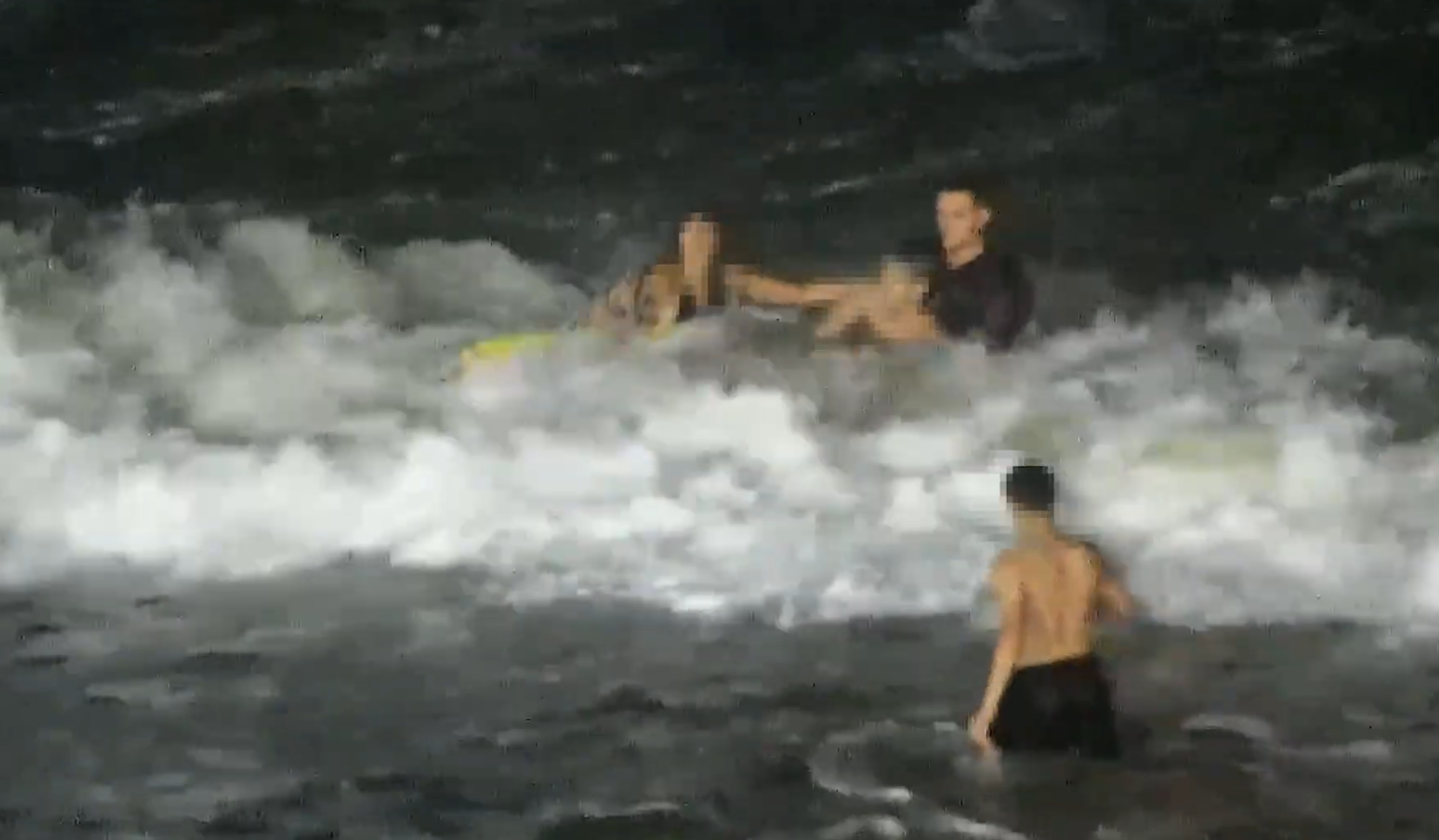 Imagem de destaque do post: PM de folga salva jovens de afogamento em praia do Ceará