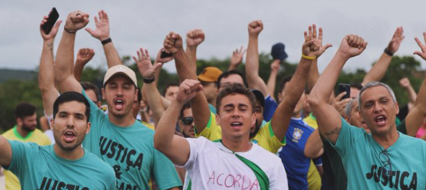Nikolas Ferreira em caminhada