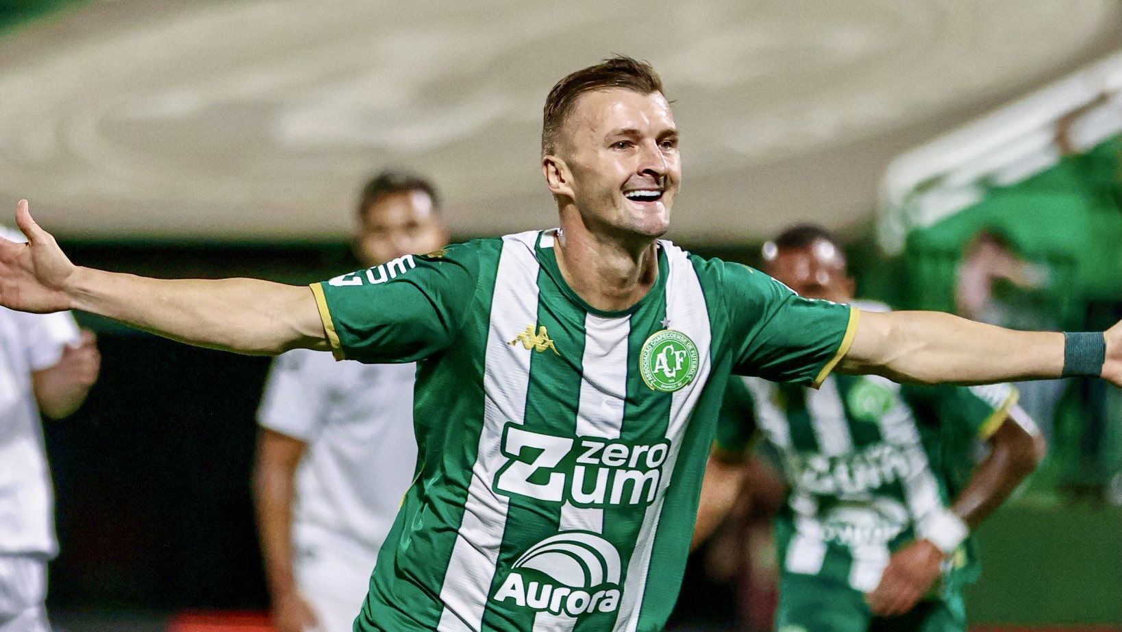 Chapecoense vence o Santos em jogo recheado de golaços