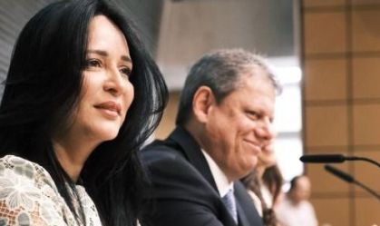 Mulher de Tarcísio pede a marido “novo CEO” para o país