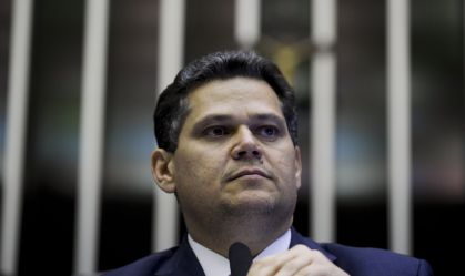 Alcolumbre pede análise técnica sobre sessão que quebrou sigilo de Lulinha