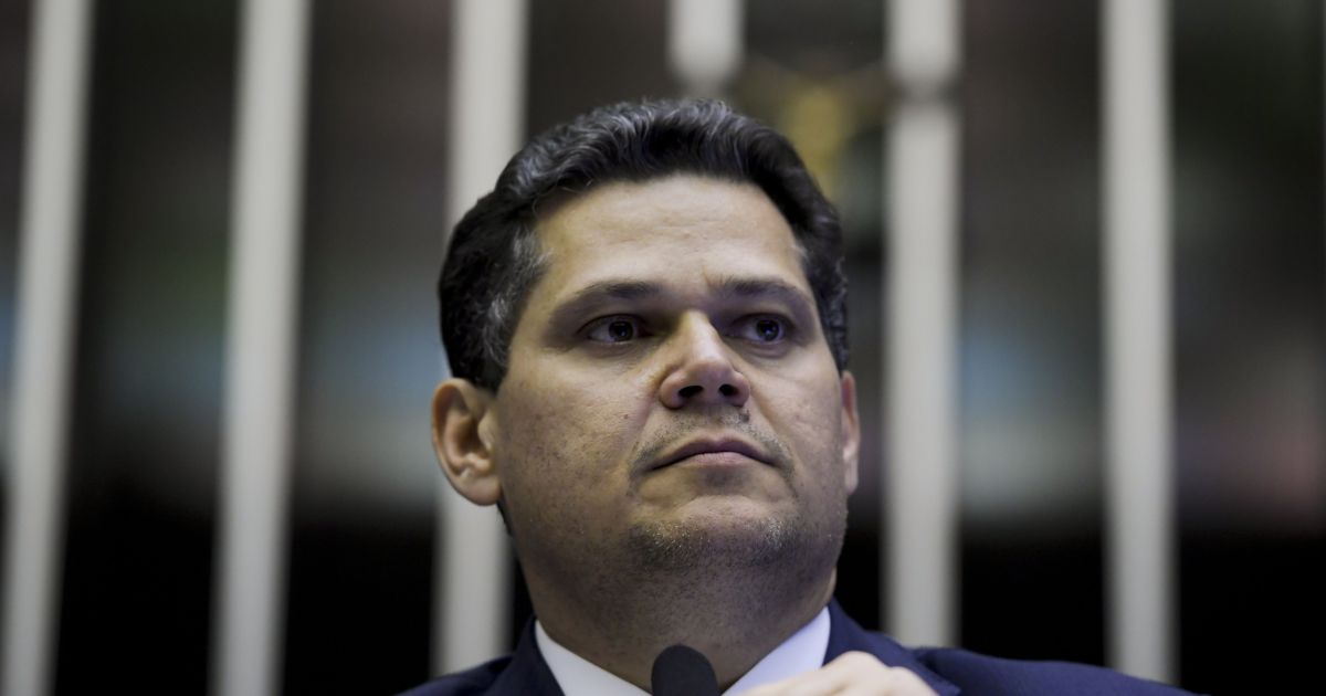 Análise: Alcolumbre faz gestos para governo e oposição