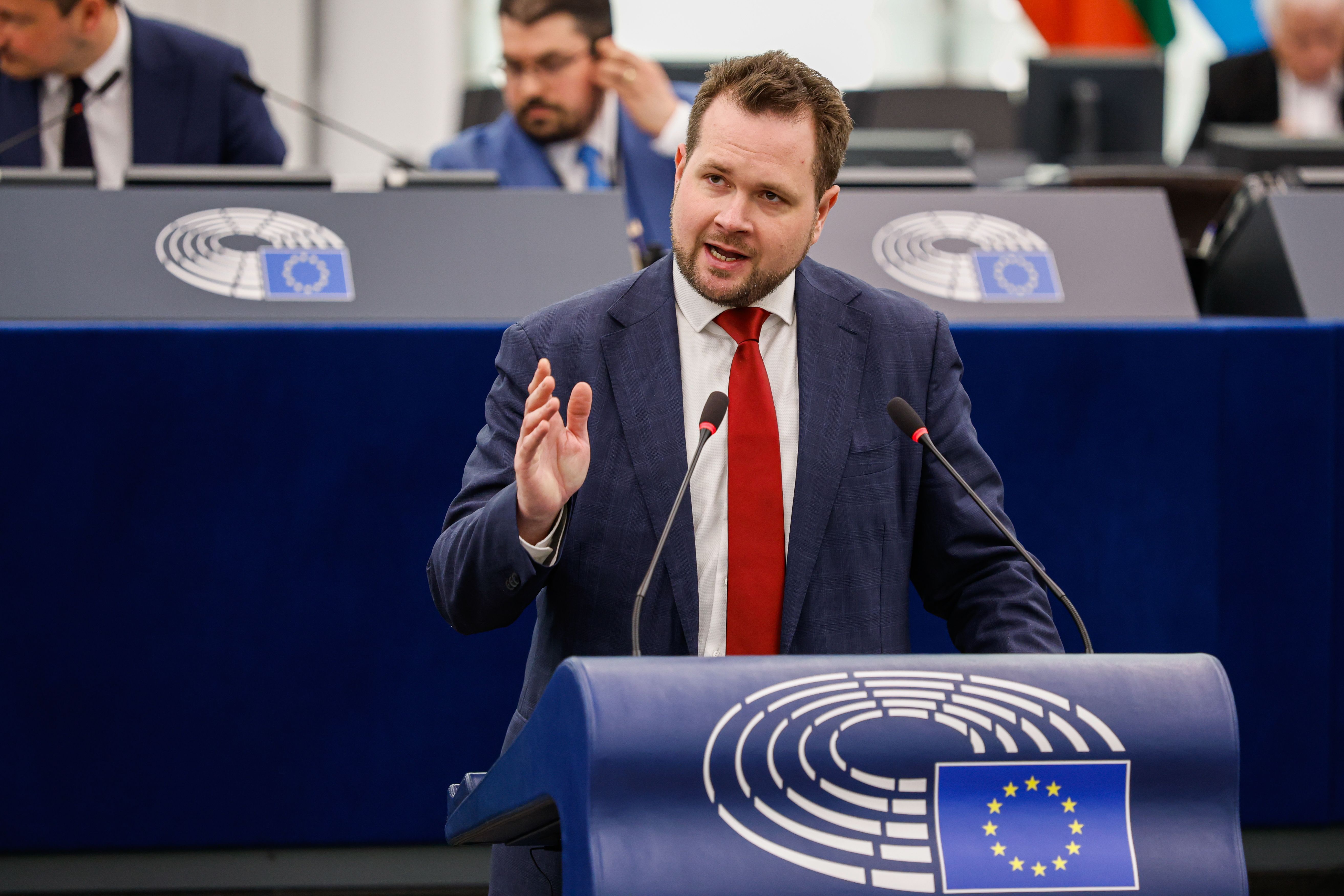 Deputado dinamarquês Anders Vistisen discursa no Parlamento Europeu