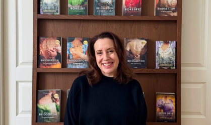Autora de "Bridgerton", Julia Quinn, estará na Bienal do Livro da Bahia