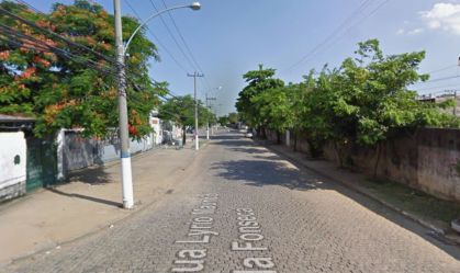 Mulher morre em tiroteio após policial entrar por engano em favela no Rio