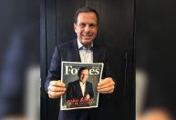 Carlos Bolsonaro usa foto de Doria, o “CEO de SP”, para provocar Tarcísio