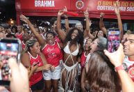 Érika Januza é aclamada na Viradouro após anúncio de retorno; veja