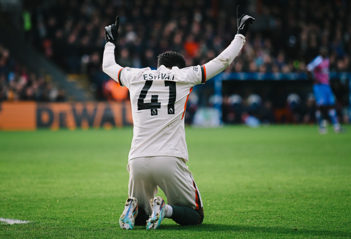 Estevão abriu o placar para o Chelsea