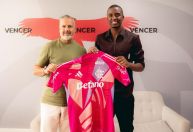 Flamengo anuncia goleiro Andrew como segundo reforço da janela