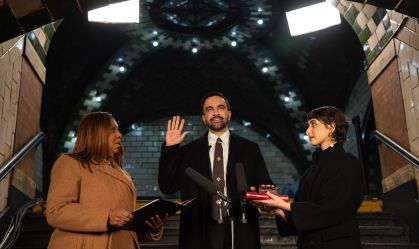 Zohran Mamdani toma posse como prefeito de Nova York