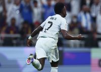 Barcelona x Real Madrid: Vini Jr. arranca do meio campo e faz golaço; veja