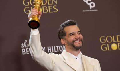 Wagner Moura usa sapato polêmico entre fashionistas no Globo de Ouro; entenda