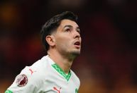 Autor de cavadinha que deu errado em final chora ao receber prêmio na CAN