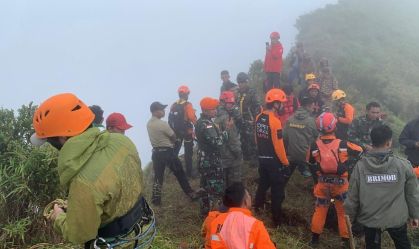 Indonésia encontra corpos dos 10 passageiros de avião que desapareceu