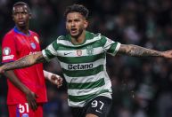 Com Luis Suárez decisivo e gols anulados, Sporting vence PSG na Champions