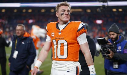 Quarterback dos Broncos tinha condição que causou fratura no tornozelo