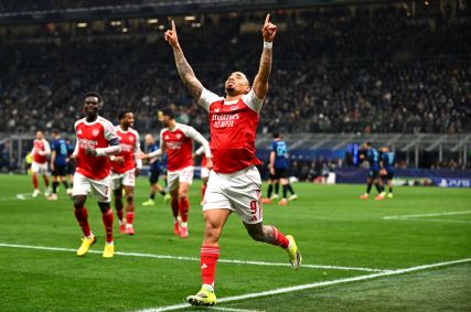 Gabriel Jesus comemora gol que abriu o placar para o Arsenal contra a Inter de Milão