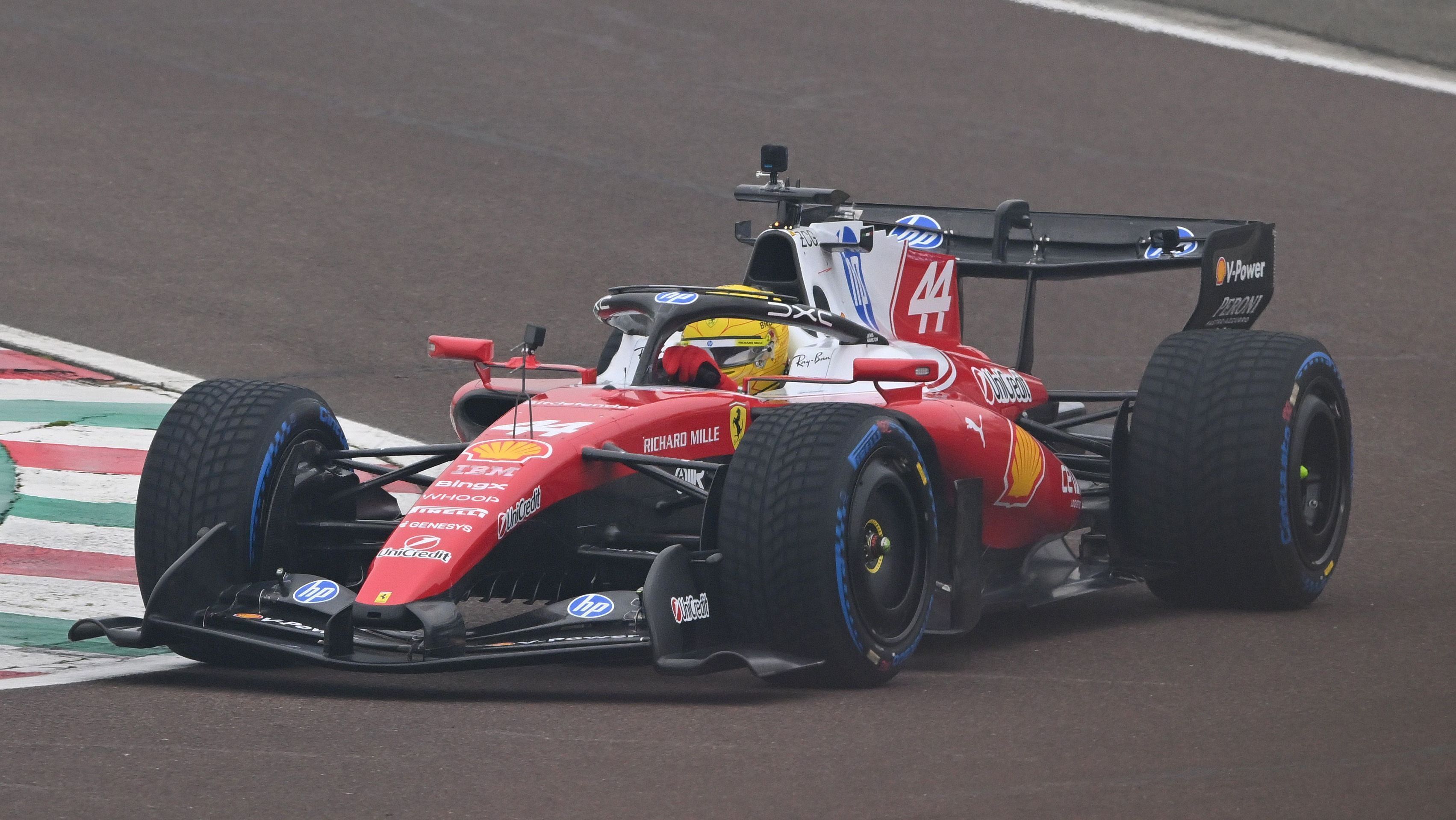 SF-26, carro da Ferrari desse ano, durante apresentação em 23 de janeiro