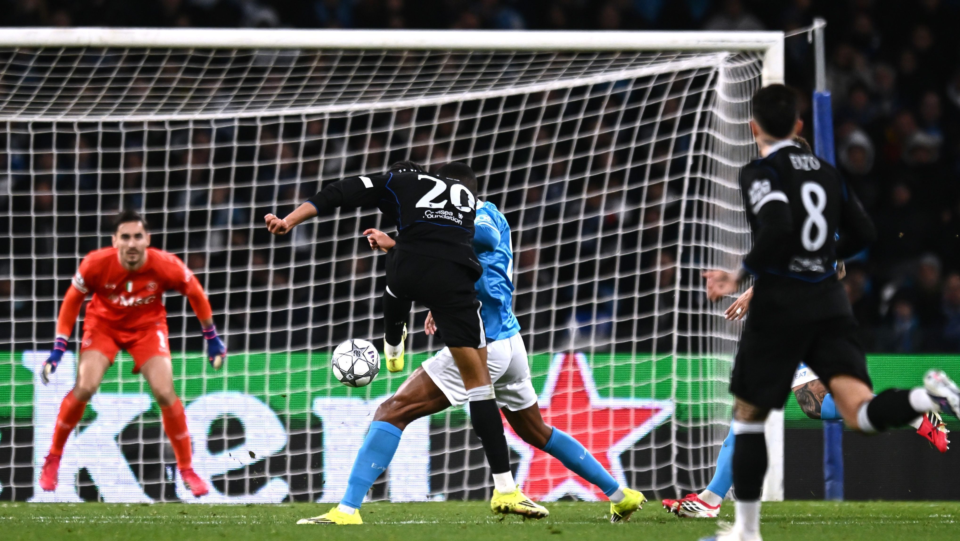 João Pedro marcou golaço contra o Napoli, em janeiro de 2026, pela Champions League