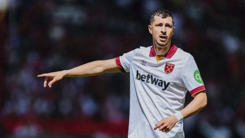 Guido Rodríguez em campo pelo West Ham