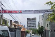 ‘Alto índice de assalto’: moradores colocam faixa alertando população em SP