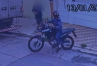 Idoso usa arma de choque para salvar casal de assalto em SP