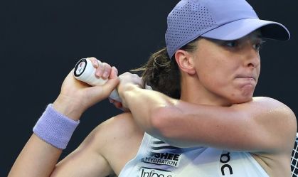 Swiatek segue em busca do título inédito em Melbourne