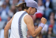 Swiatek vence Bouzkova e avança para a terceira rodada do Australian Open