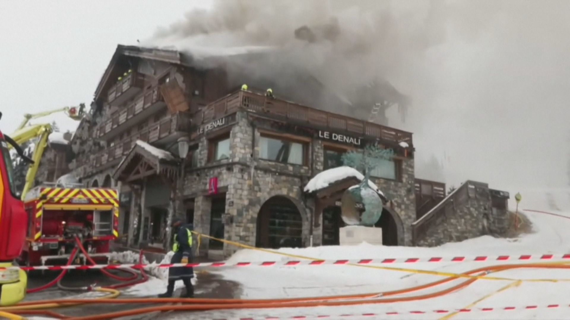 Incêndio atinge hotel de luxo nos Alpes Franceses