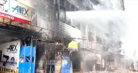 Incêndio em shopping no Paquistão deixa 21 mortos e 60 desaparecidos