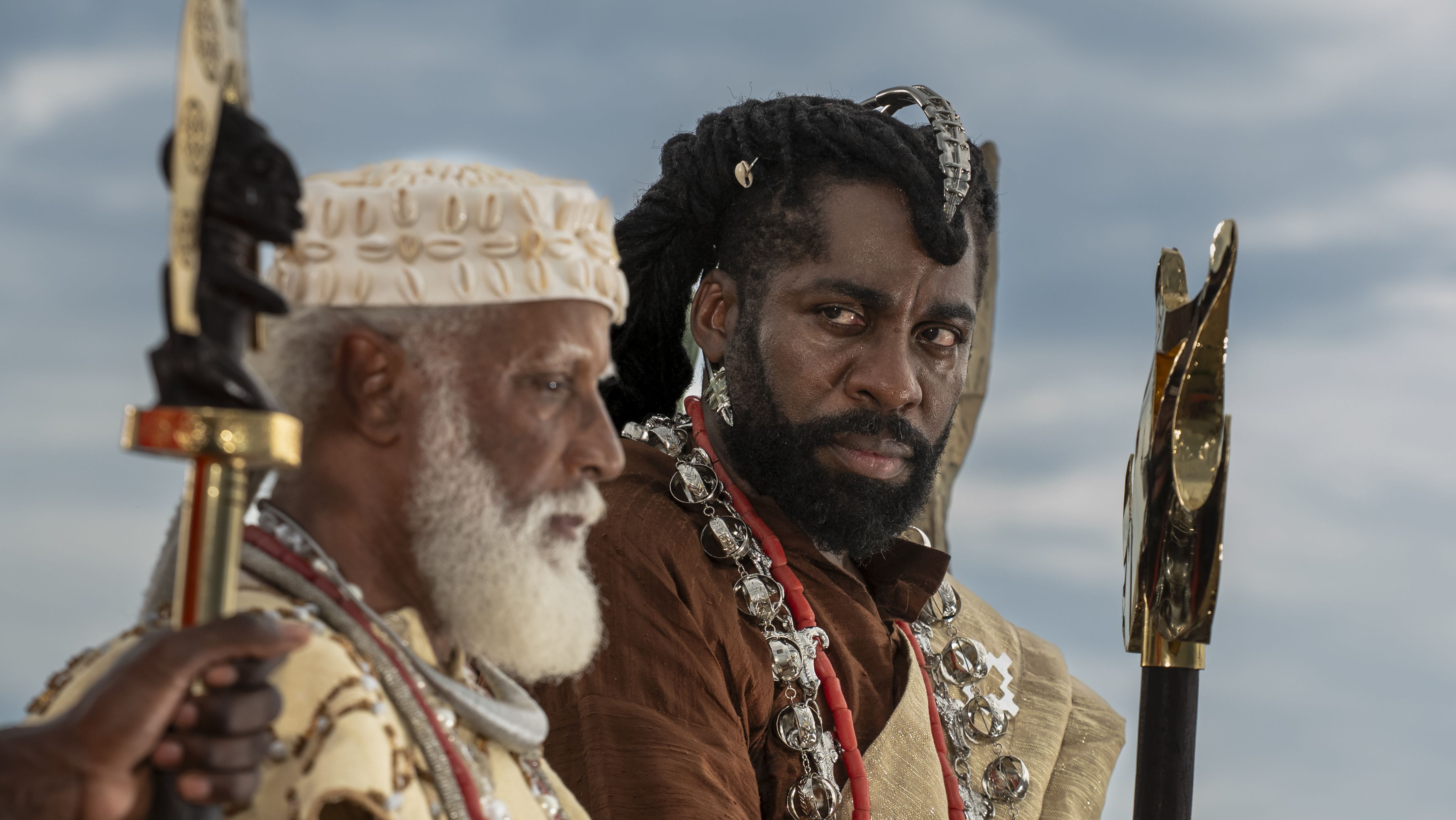 Chinua (Hilton Cobra) e Jendal (Lázaro Ramos)