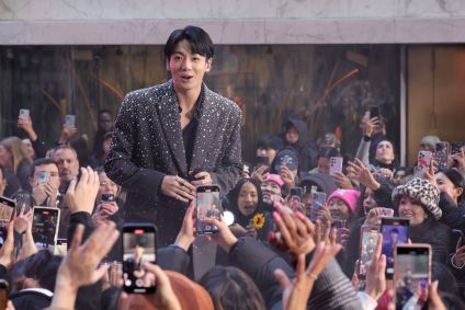 Jung-kook, do BTS, se apresenta no programa “Today”, da NBC, no Rockefeller Plaza, em Nova York, em 2023