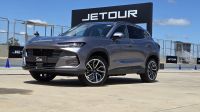 Especializada em SUVs, Jetour chega ao Brasil com S06 PHEV
